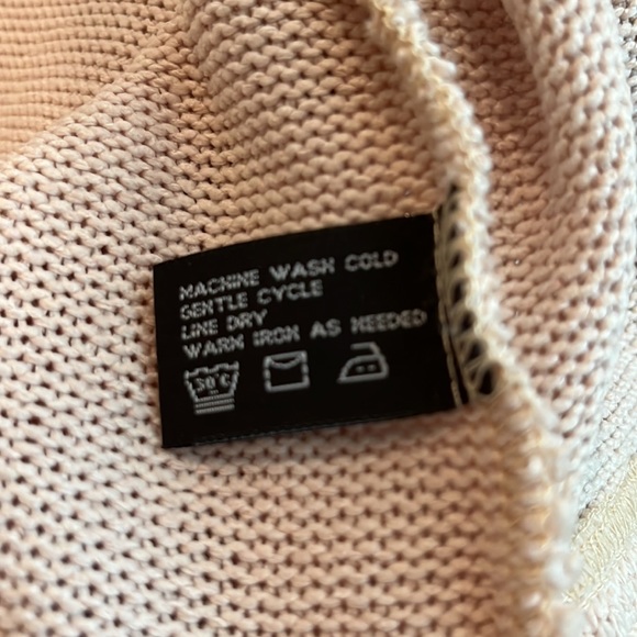 The great American sportswear company, cardigan, one button, top, size medium - Picture 6 of 6